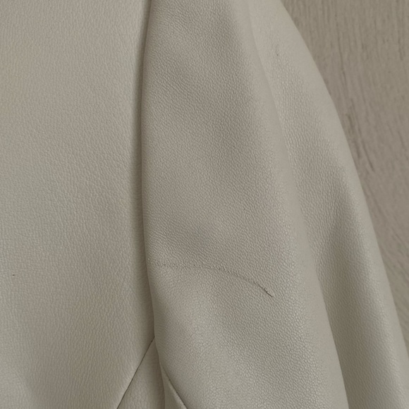 Rare White Stone St. John Leather Jacket with silver hardware size 6 - Picture 5 of 5